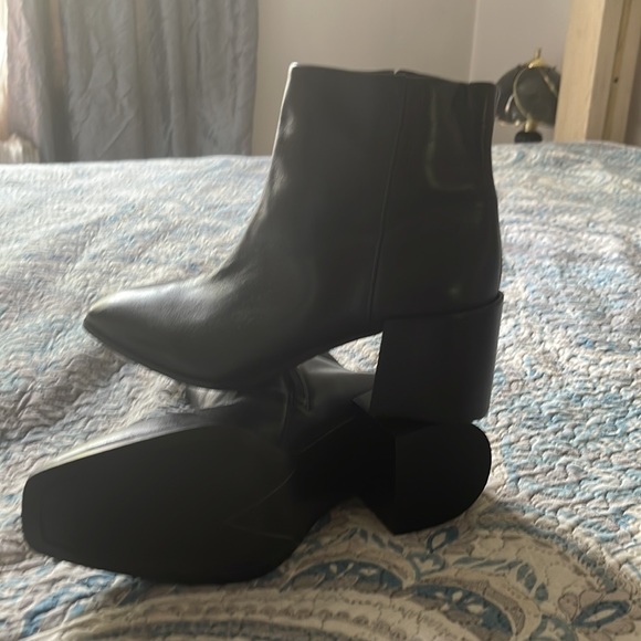 Black booties new Never worded size 10 with zipper on the side - Picture 6 of 6